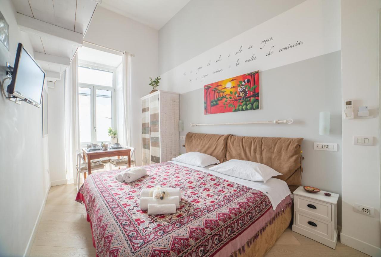 Bed In Couette-café