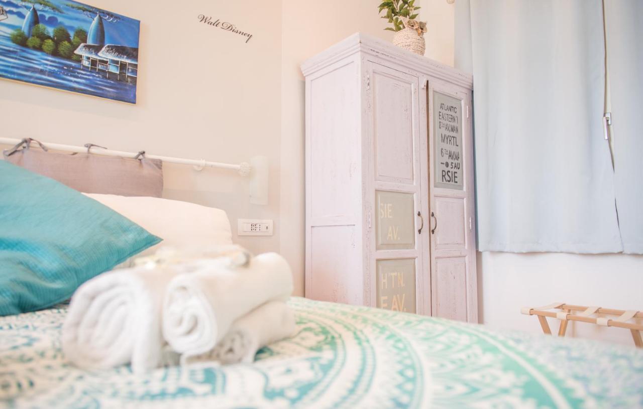 Bed In Couette-café